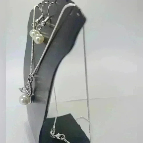 Mermaid Tail Faux Pearl Necklace and Earrings Set - Picture 2 of 4